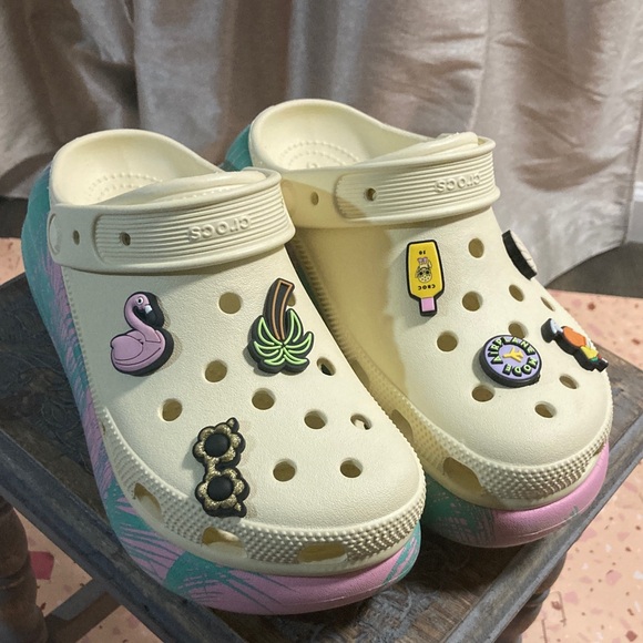 CROCS limited edition vacation Paradise Cream and Pink Clogs - Picture 1 of 5